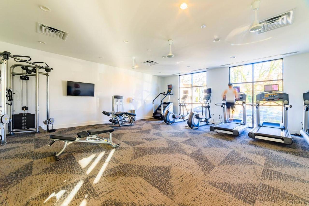 Апартаменты Carytown Living With *Pool And Gym* Ричмонд Экстерьер фото
